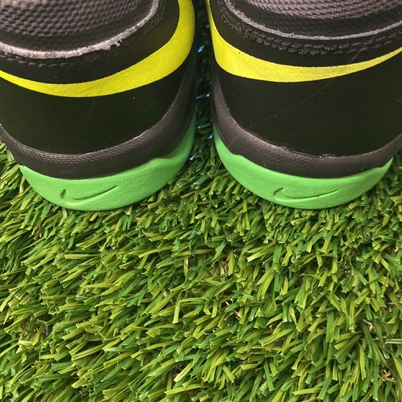 Nike Basketball Shoes - Picture 5 of 6